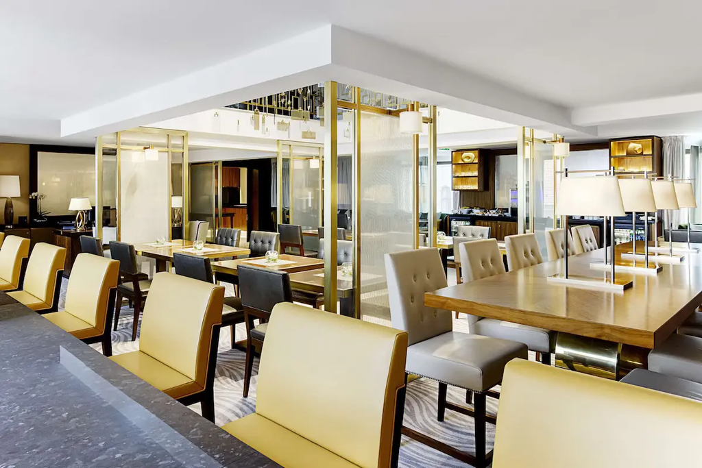 executive lounge hilton midtown