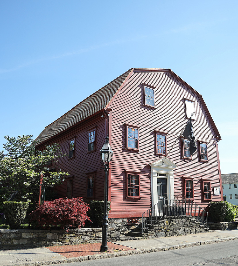 White Horse Tavern Dates Back to 1673