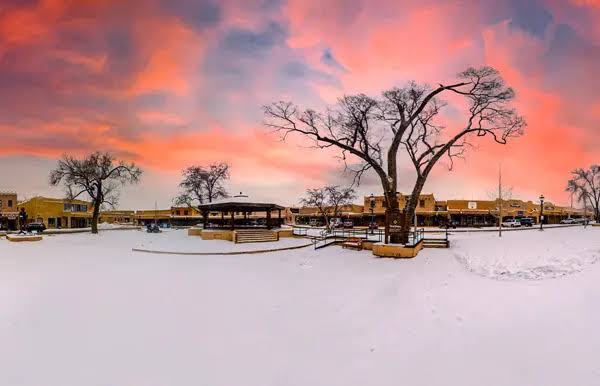 Explore Taos Plaza